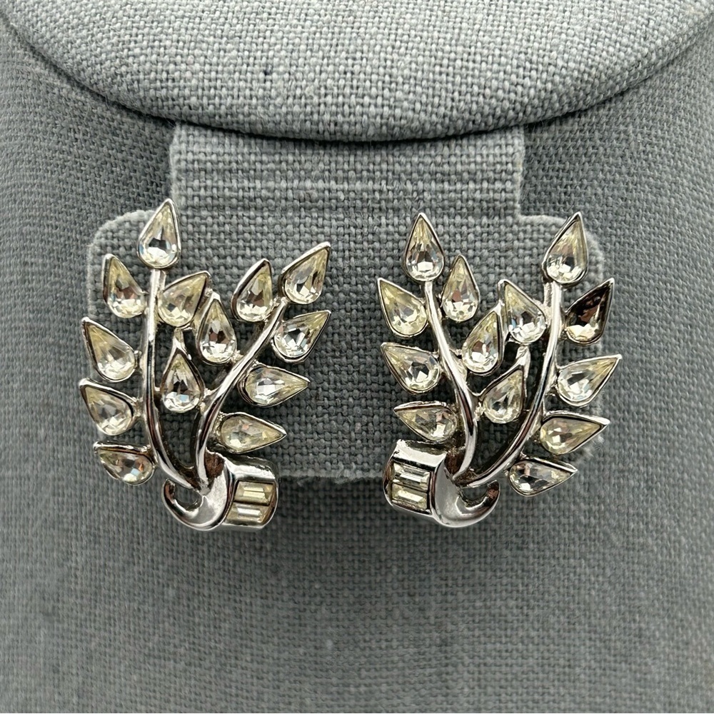 Vintage Crown Trifari Clear Rhinestone Baguette Clip On Earrings Rhodium Plated